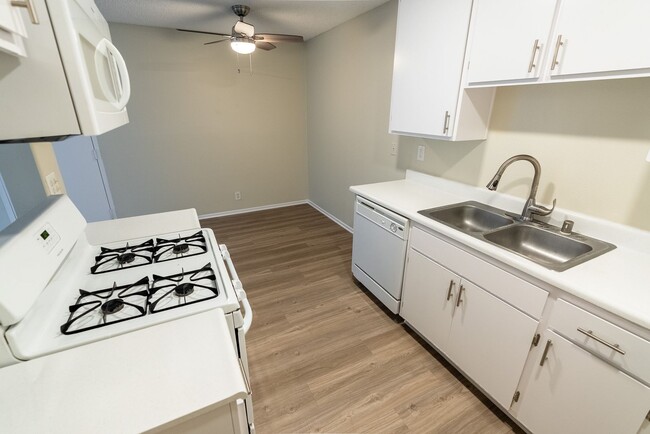 Photo - 17211 Chatsworth Street