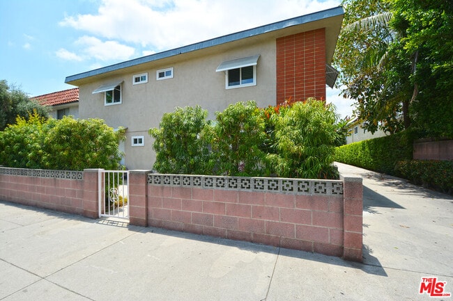 Photo - 10854 Morrison St