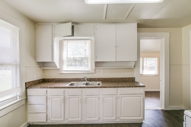 Photo - 8402 Brockton St