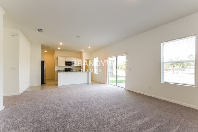 Photo - 1650 Effra Wy