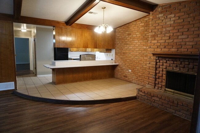 Photo - 3821 51st St