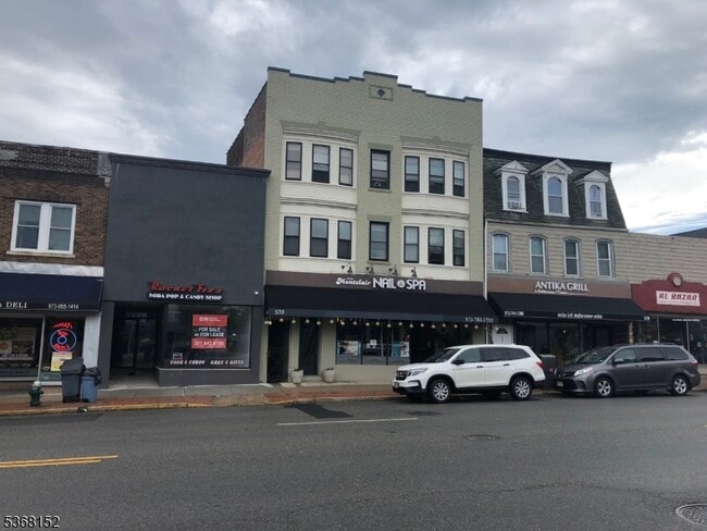 Building Photo - 570 Bloomfield Ave Unit 3-3 Rental