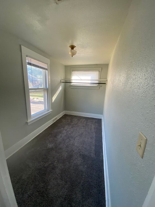 Photo - BUR1026 Unit 1026 1/2