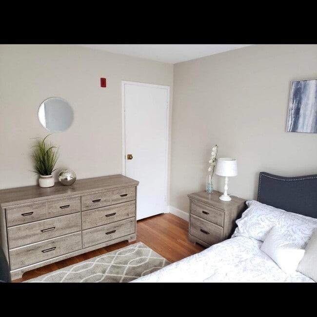 Photo - 160 Waterman St