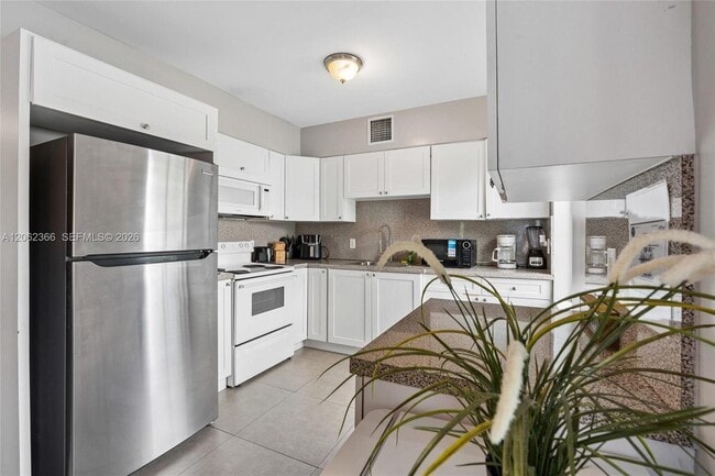 Photo - 435 NE 69th St Unit 2