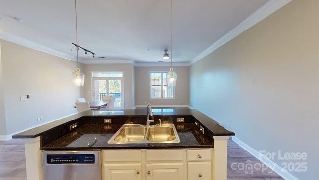 Photo - 785 Garden District Dr