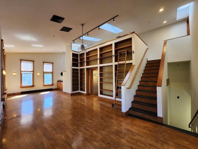 Building Photo - 3600 Cerrillos Rd