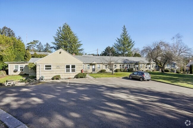 Building Photo - $500.00 off 2nd Months Rent! Unit 04 Rental
