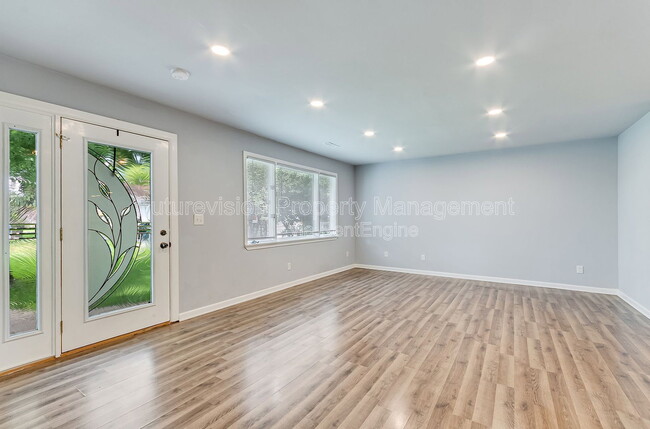 Photo - 122 N Hamilton St
