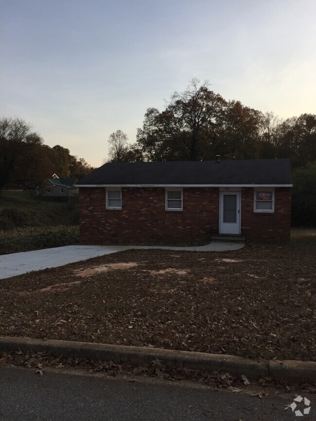 Building Photo - Spartanburg Rental