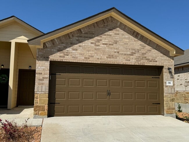 Building Photo - Luxury Duplex 3/2 in New Braunfels Rental