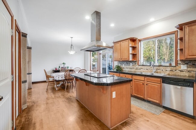 Photo - Beautiful 5 bed, 3 bath rental home in North Central, Gresham!