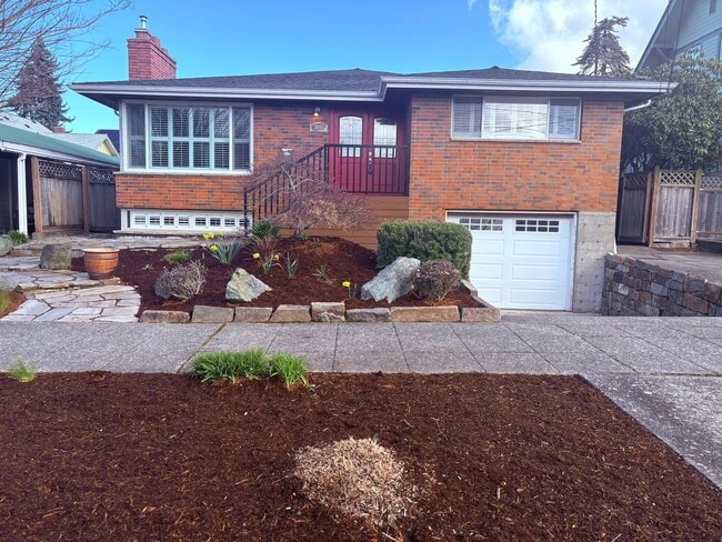 Building Photo - Charming 5-Bedroom Home in Prime Ballard Location!