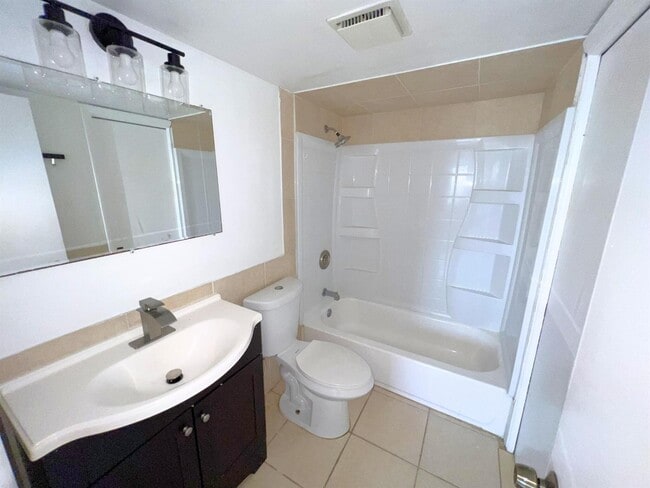Photo - 3700 N Pine Island Rd Unit 408