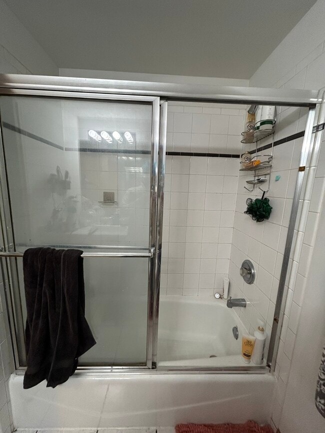 Photo - 865 W Buckingham Pl