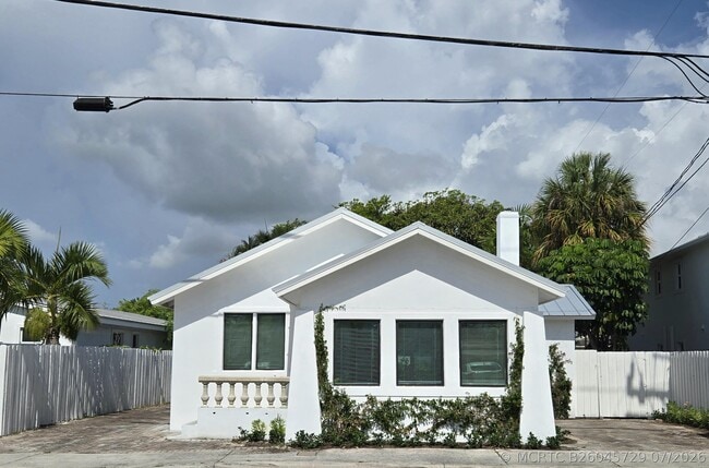 Building Photo - 3809 S Olive Ave