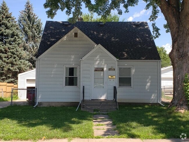 Building Photo - 2208 S Willow Ave Rental
