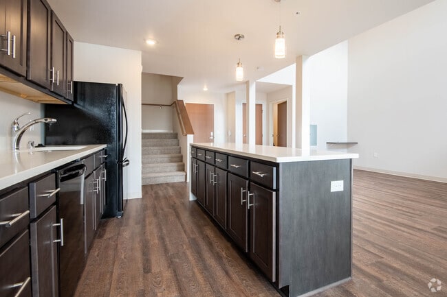 1BR, 2BA - 962SF