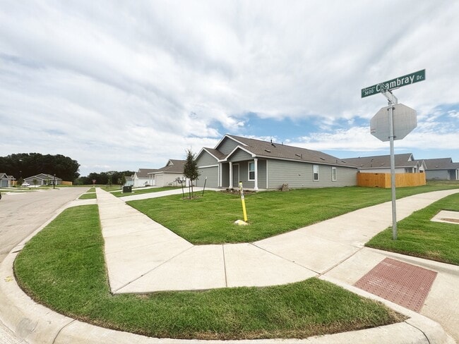 Photo - 3612 Chambray Dr