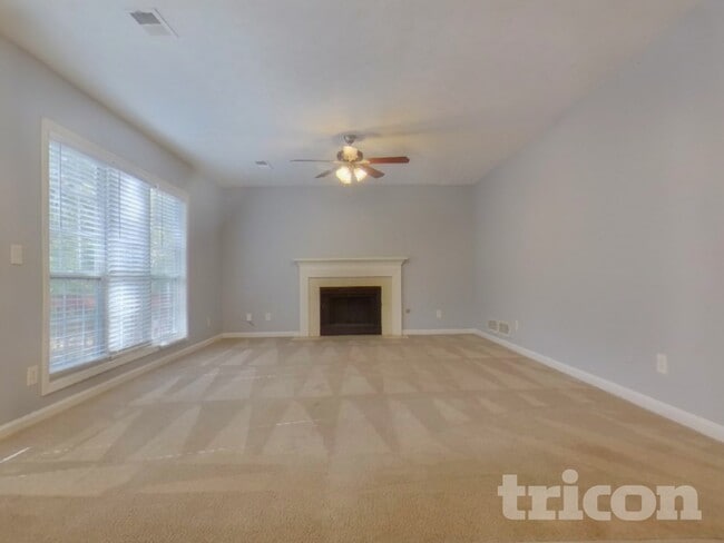 Photo - 291 Crestworth Crossing