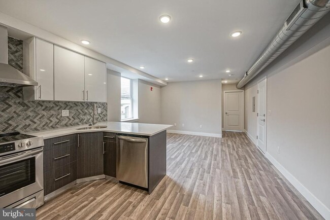 Building Photo - 1070 N Front St Unit B
