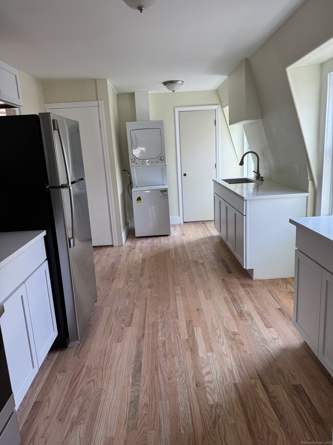 Building Photo - 52 Pearl St Unit #3 Rental
