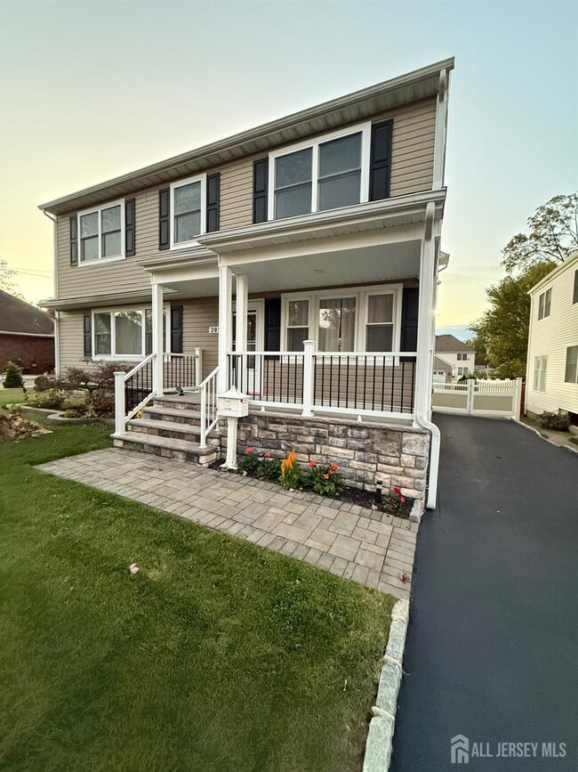 Photo - 207 Remsen Ave