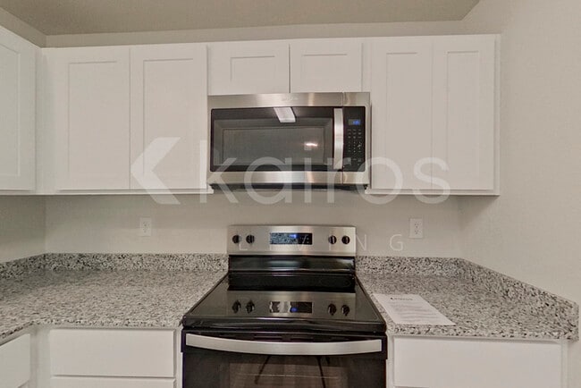 Photo - 1156 Sword St