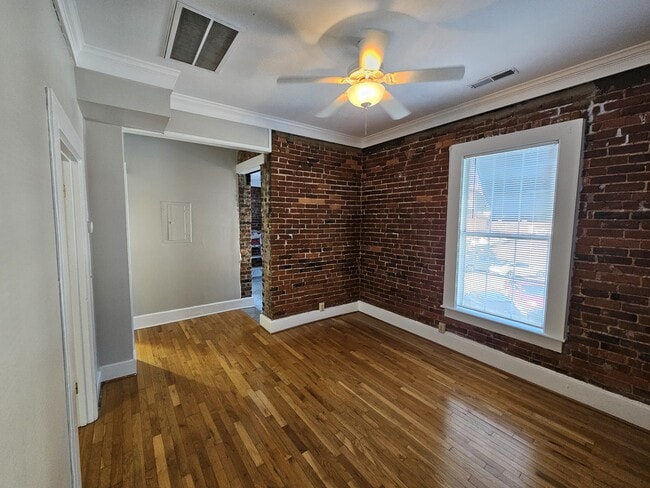 Building Photo - 603 Lindsay St Rental