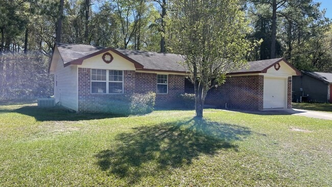 Building Photo - Home For Rent