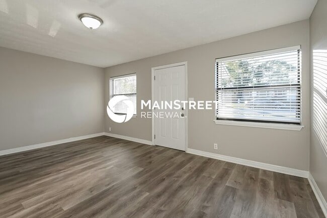 Photo - 4 Bedroom Pet-Friendly Home in JACKSONVILLE, FL with Main Street Renewal