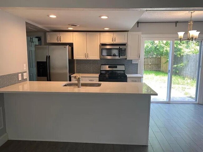 2210 Lanier Dr