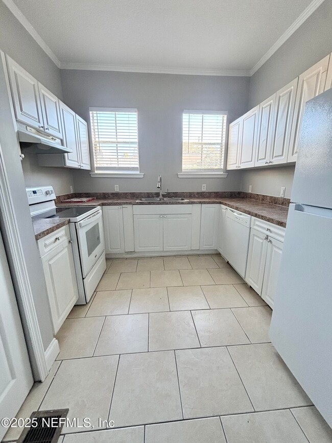 Photo - 311 E 6th St