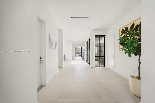 Photo - 885 NE 76th St