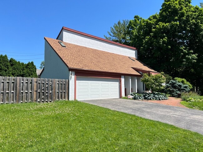 Photo - 1675 W Lane Ave