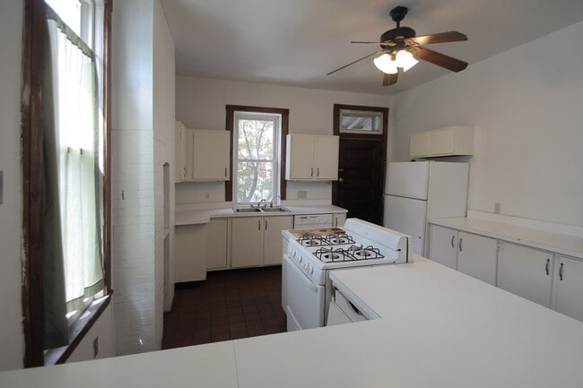 Building Photo - 322 S Trenton Ave Unit 1