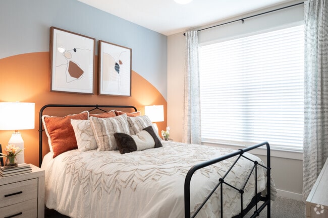 2BR, 2BA - 987SF