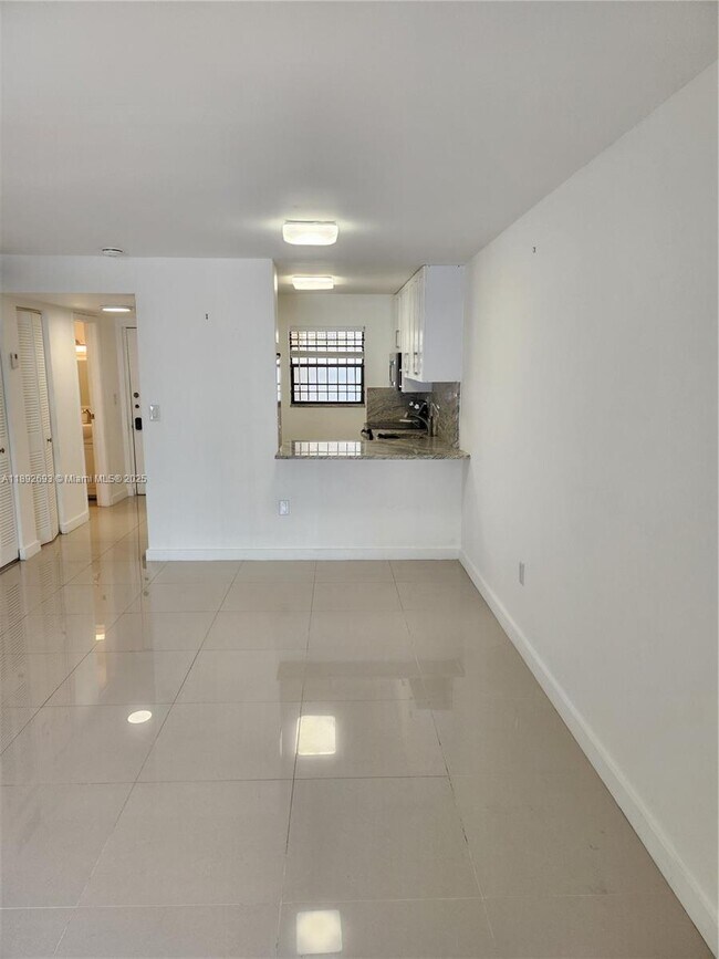 Photo - 950 Euclid Ave Unidad 108
