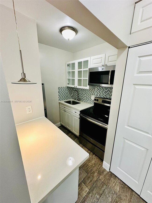 Building Photo - 119 Menores Ave Unit 5