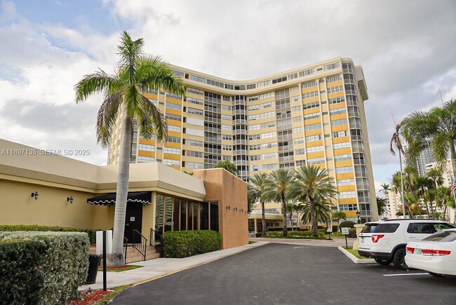 Building Photo - 100 Golden Isles Dr Unit 10