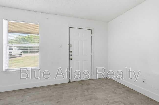 Photo - 5517 Wellesley Ave