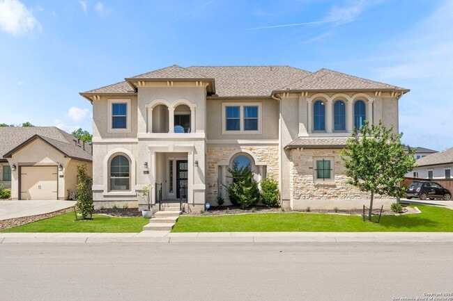 Building Photo - Charming Home Awaits: Spacious & in a Prime Location