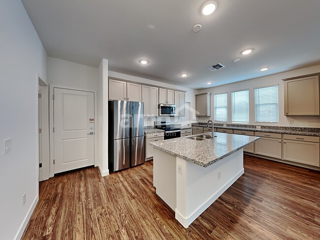 Photo - 814 S 150th Dr