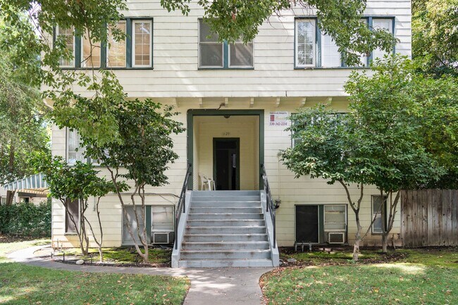 1129 Magnolia Ave