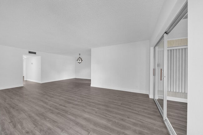Photo - 4550 NW 4th St Unit B