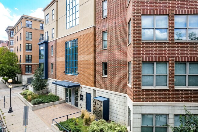 Entrance - Dakota On The Park