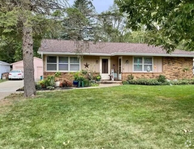 Building Photo - 1592 NW 80th St Rental