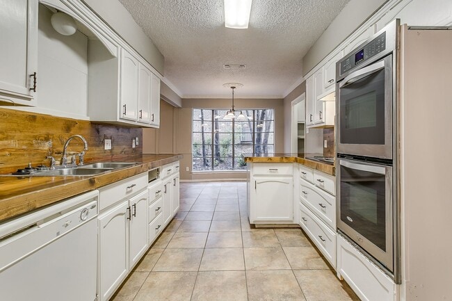 Photo - Spacious Home in great location!