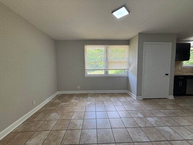 Photo - Lovely and Spacious Home in South Nashville - Garage and Fenced in Yard