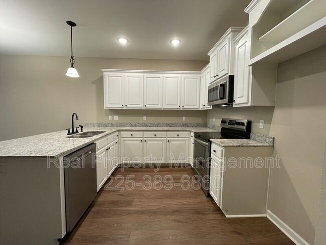 Photo - 17414 Berkshire Dr